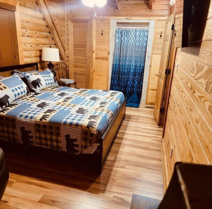 Rustic Black Bear Cabin Pigeon Forge Exterior photo