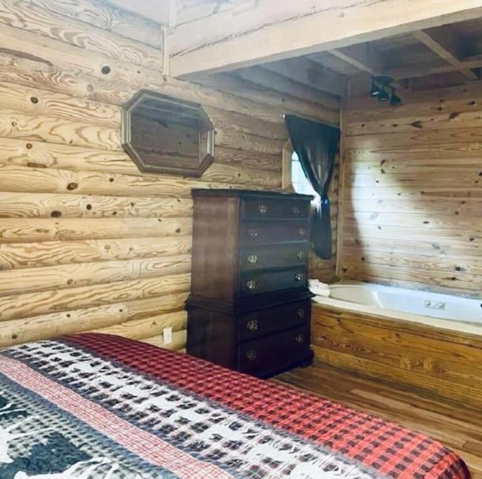 Rustic Black Bear Cabin Pigeon Forge Exterior photo