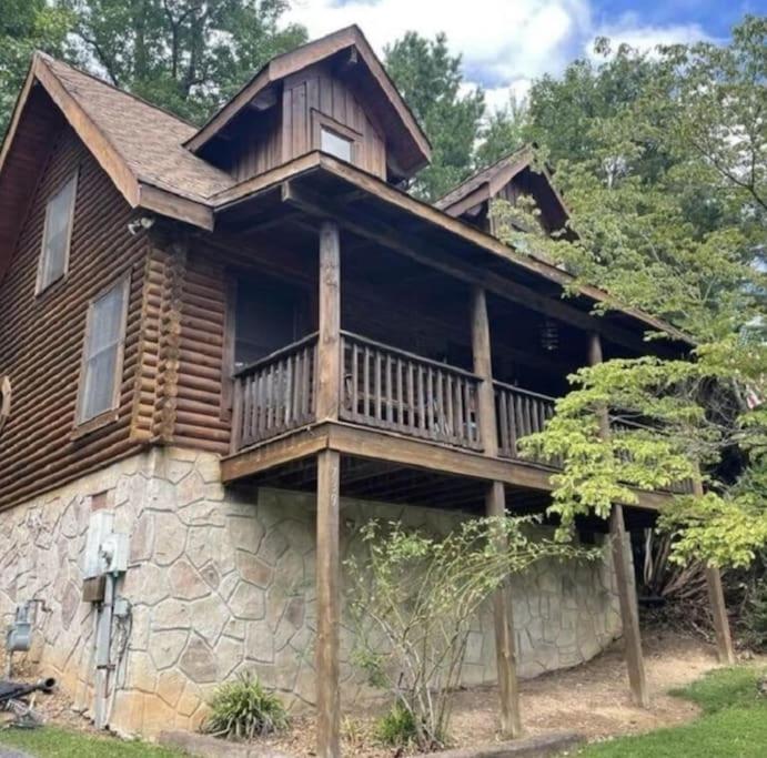 Rustic Black Bear Cabin Pigeon Forge Exterior photo