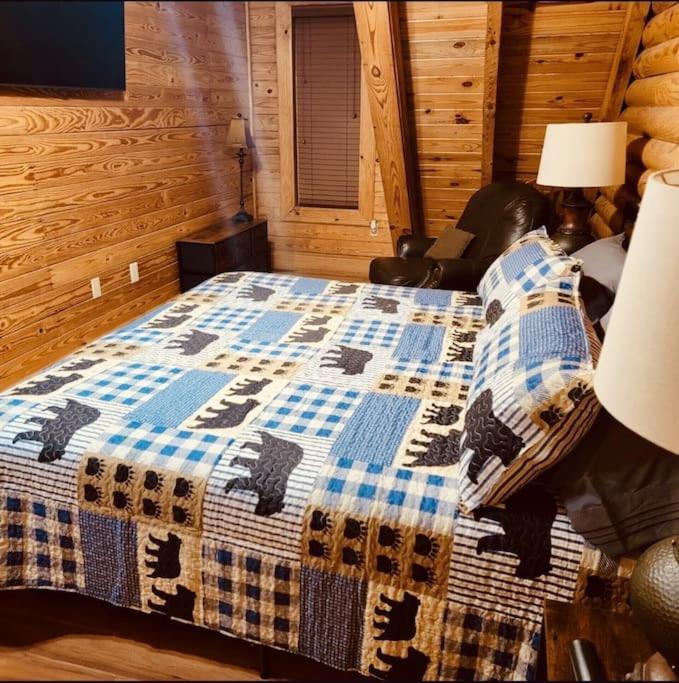 Rustic Black Bear Cabin Pigeon Forge Exterior photo