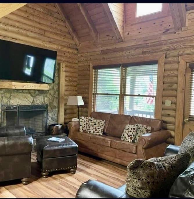 Rustic Black Bear Cabin Pigeon Forge Exterior photo